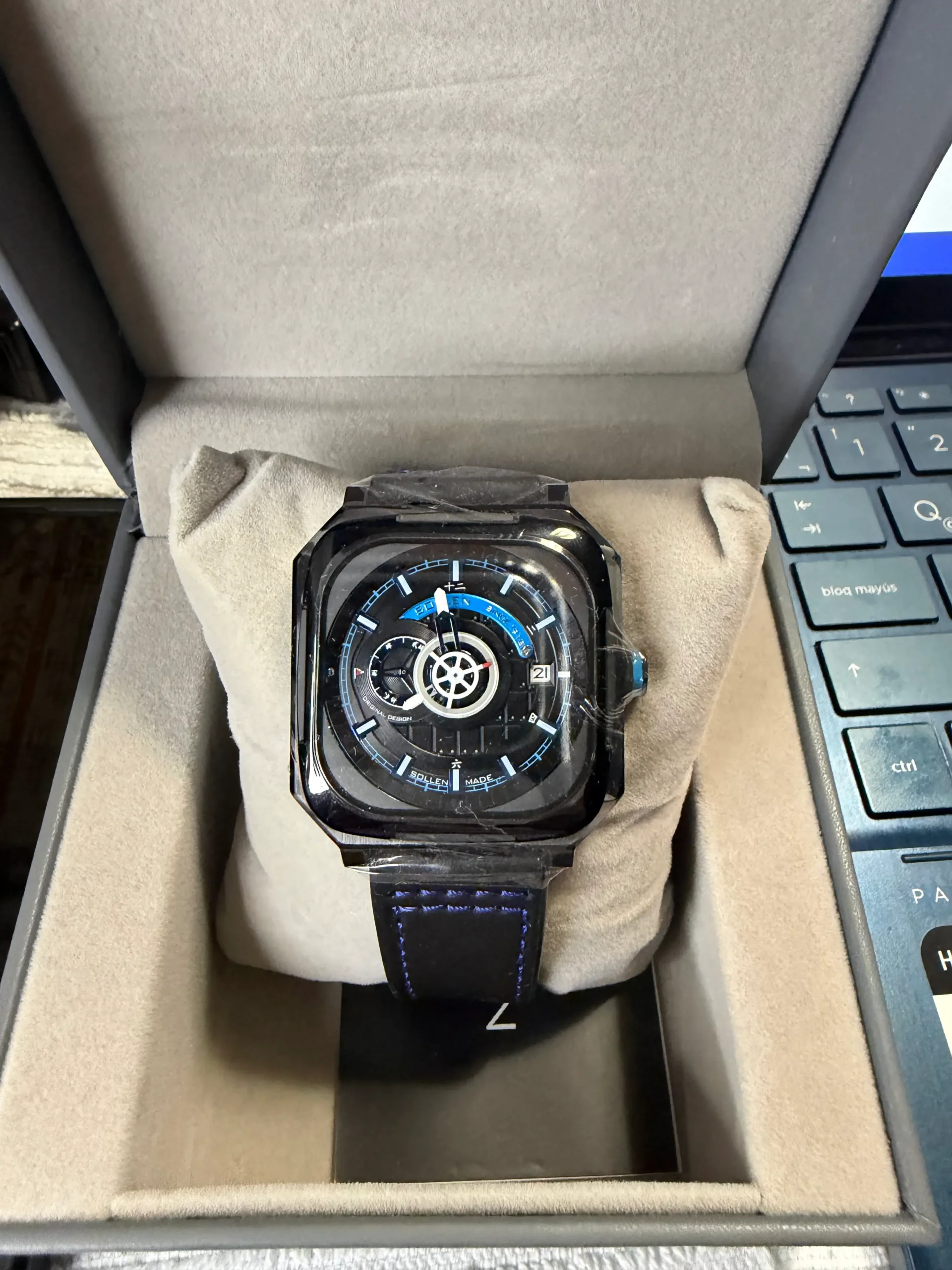 Reloj SOLLEN Automático "Avant-Garde Engine" – Edición Square Original