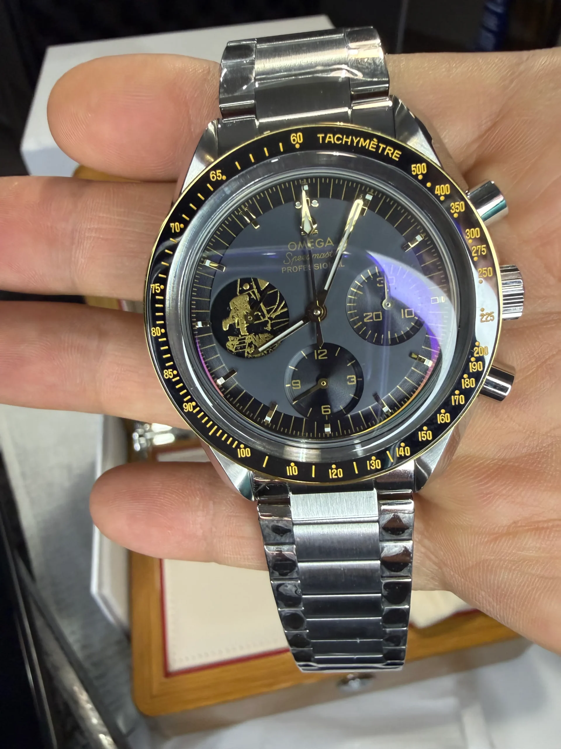 Reloj Cronógrafo Deportivo – Edición Conmemorativa Alunizaje "Gold Line"